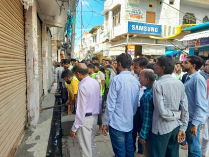 In Bisalpur, the municipal administration vacated 10 shops amid heavy protests