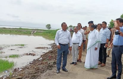 The minister in charge saw the flood situation, welcomed the kanwariyas