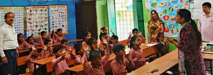 Teaching children how to wash hands