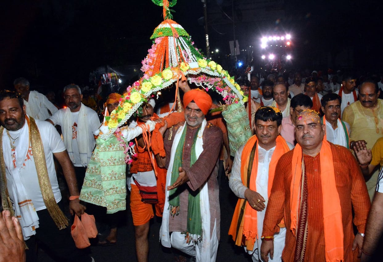 Union Minister Balyan performed Jalabhishek at Shiv Chowk