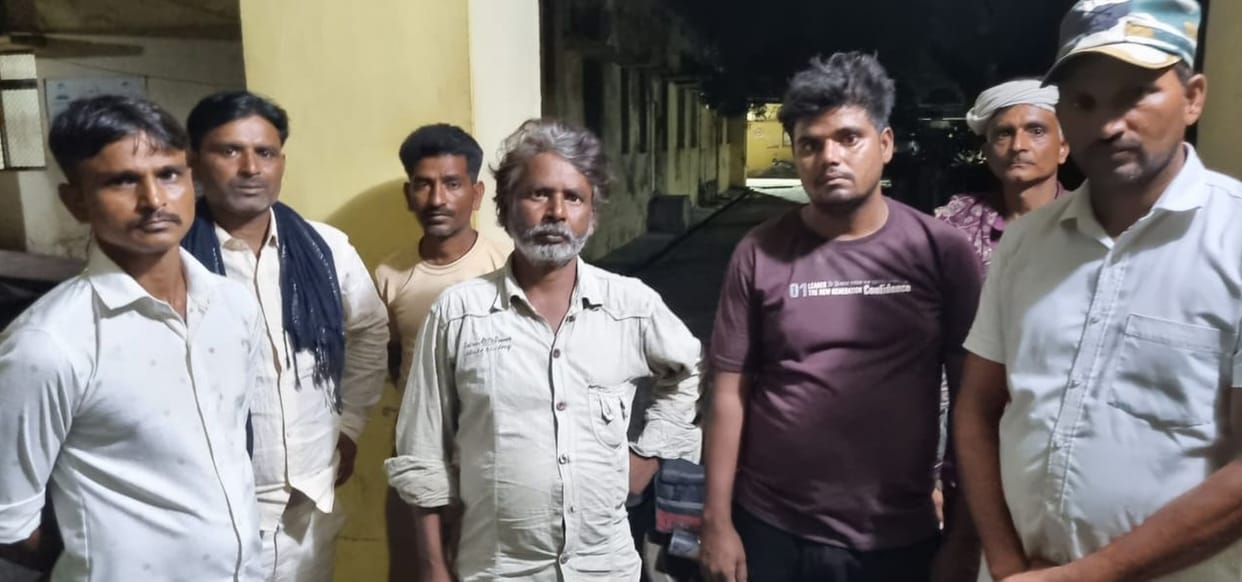 Cylinder explodes, death of elderly woman, two scorched