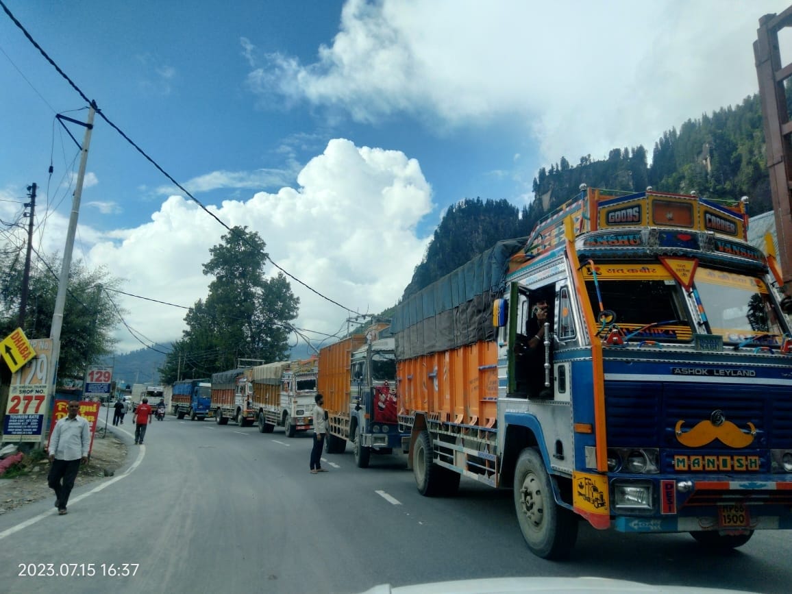 Arrangement of langar for stranded drivers in Solanganala