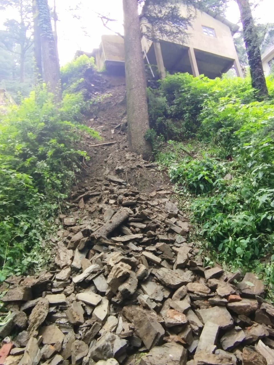 Work went on at Tambumod at night, seven

Highway closed for hours, traffic diverted