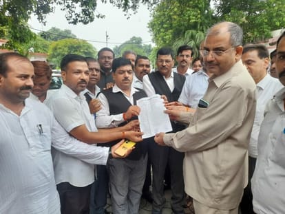 Lawyers raised demand to be linked with Lucknow bench