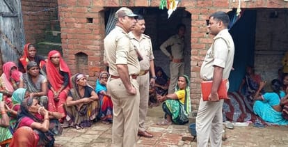 Dead body of woman found hanging