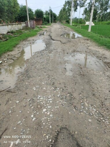 Sirsa Gopalpur-Bahedi road... road lost in potholes