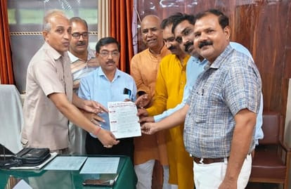 Teachers protest for restoration of old pension