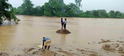 Wait for the bridge on Dabtori-Sirauli road