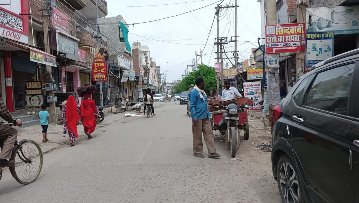 Old roads of the main roads of the city will be reconstructed with mastic layer