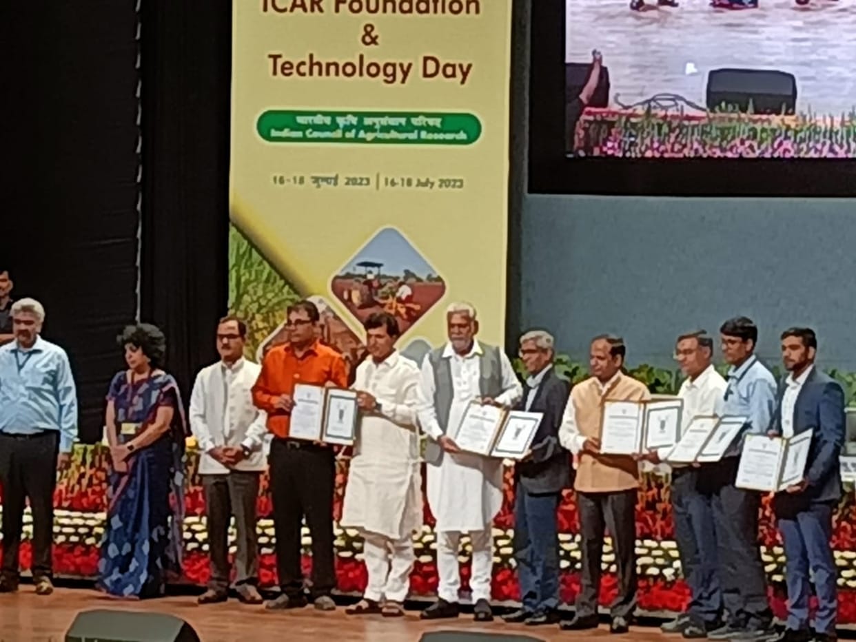 Hisar scientists Dr. Naveen Kumar and Dr. Ashok Balhara received the Award of Excellence