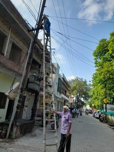 Electricity was disrupted for hours due to fault on Dudhiya Mandir Road
