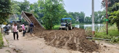 Soil started pouring for bridge construction at Gomti origin