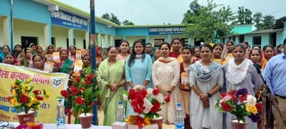 Birth anniversary celebrated by giving sweets and babykit to girls