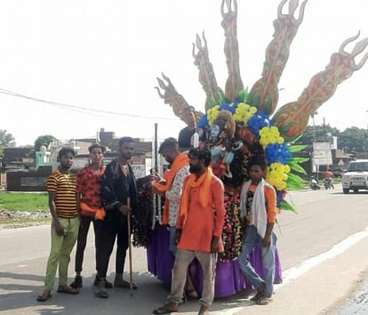 Mahadev's cheers echoed on the ghat, Kanwariyas danced on the highway