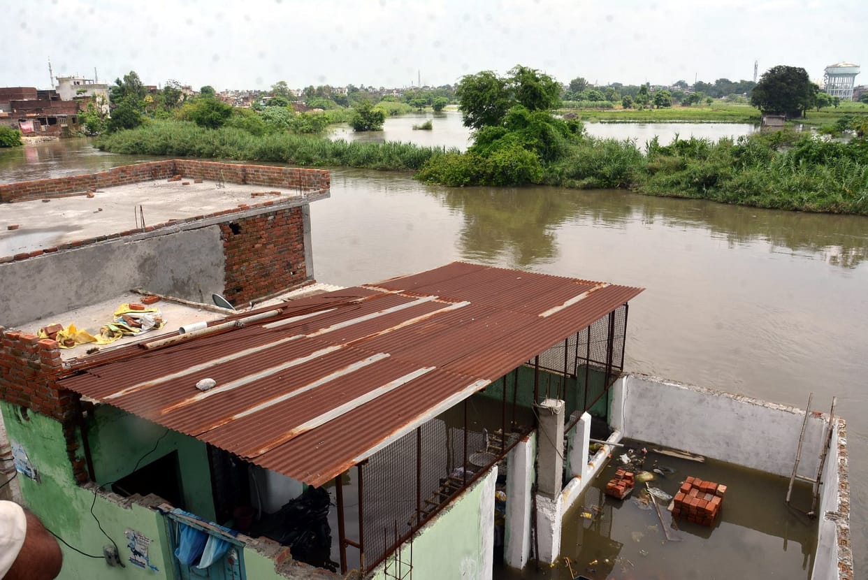Black water entered the city, the road to Nyajpura was broken