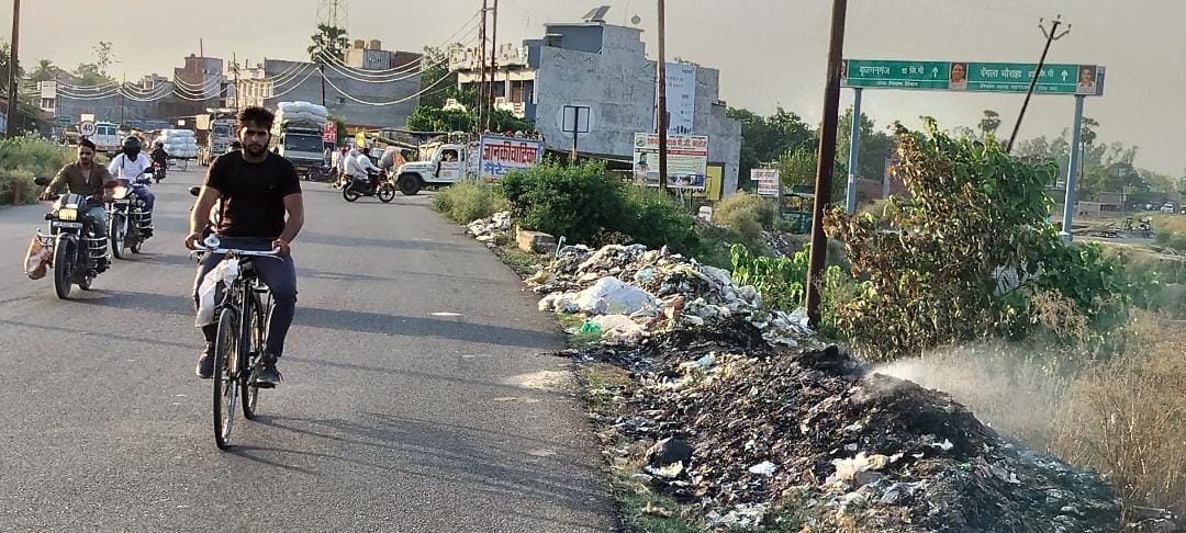 made the national highway a garbage house