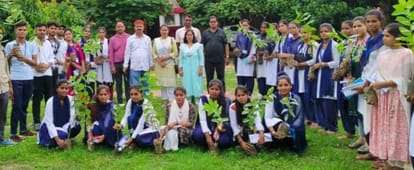 NSS volunteers went out to plant saplings from village to village