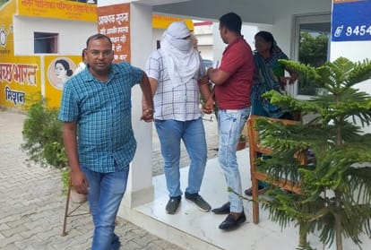 APO of Dahganwa arrested red handed taking bribe of 20 thousand