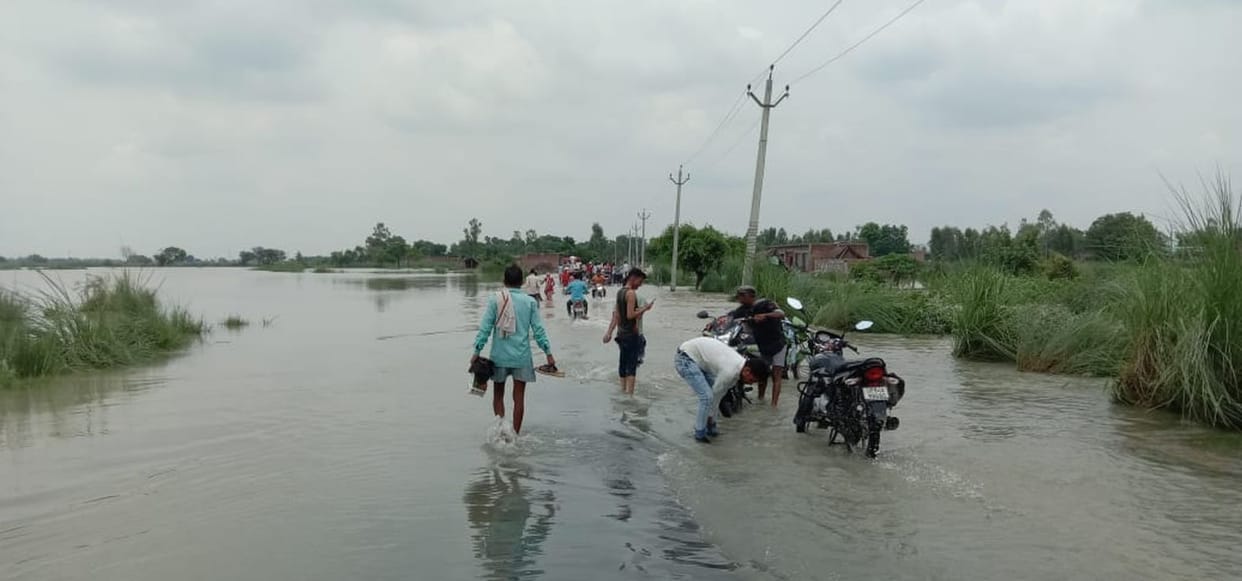 Flood water entered 50 villages of the foothills, roads closed