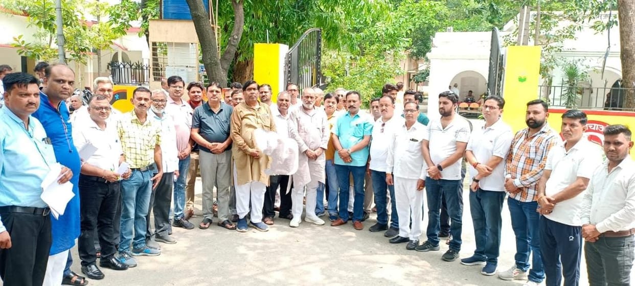 Activists of Hindu organization giving memorandum at the collectorate.
