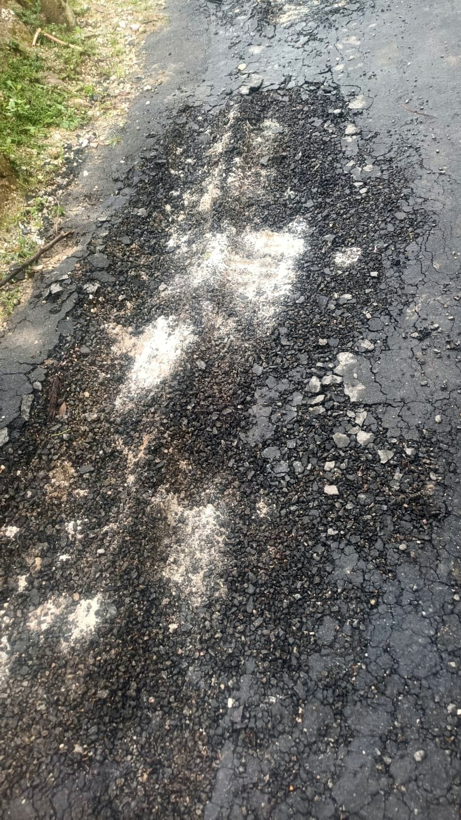 Asphalt of Sirkuch-Cheodigarh road was uprooted within three months