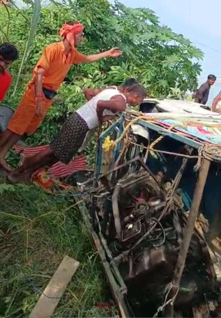 Uncontrolled pickup full of devotees overturned in the ditch