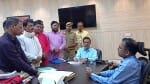 नगर पंचायत धर्मसिंहवा के सभासद कलेक्ट्रेट में डीएम को ज्ञापन देते हुए।