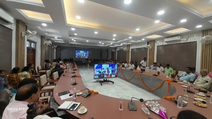 Children along with officials watched the DBT live telecast of the Chief Minister