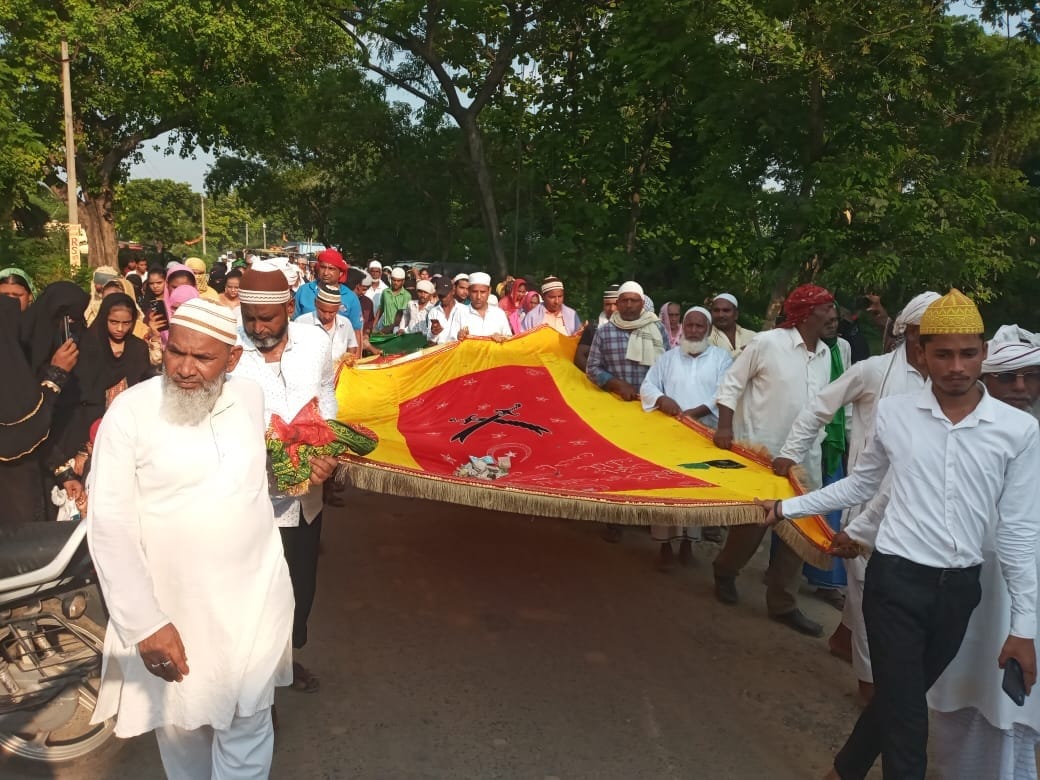 Annual Urs celebrated by Jhingur Shah Baba, devotees offered chadar and gagar