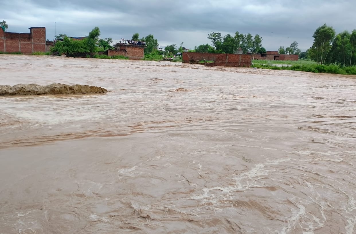 Nakata and Gulah river started erosion in Badhapur, water entered the population