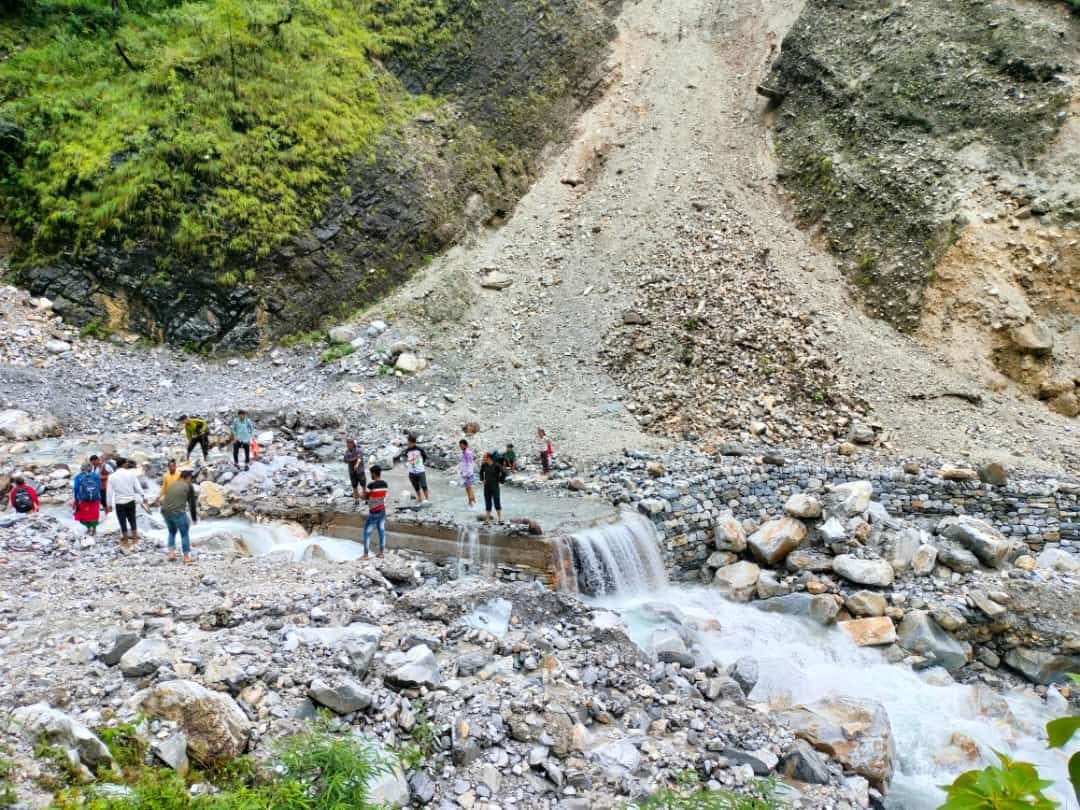 Traffic disrupted on 17 border roads