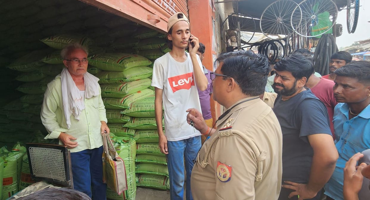 Two lakh rupees missing from fertilizer seller's shop