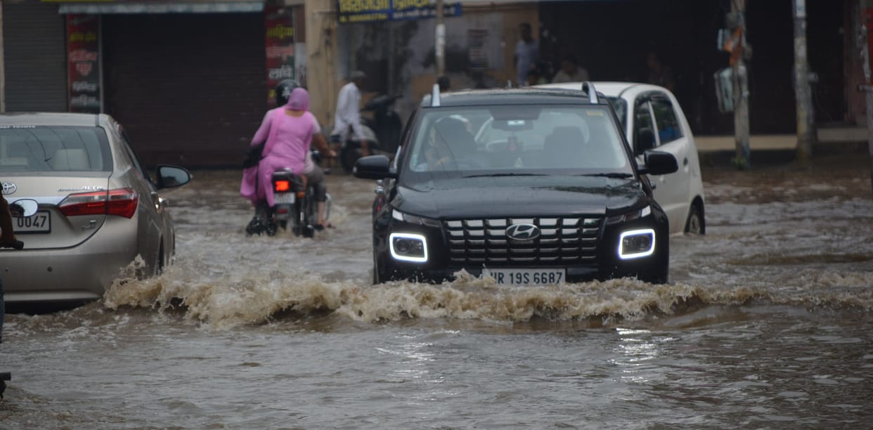Drainage of water from the markets stalled, water level increased by 4 inches due to 5 mm of rain
