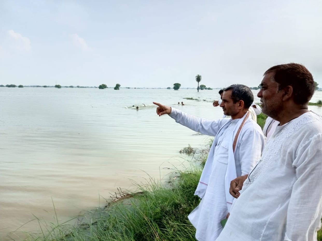 Flood threat in Midhwali, Lekhpal not found on the spot