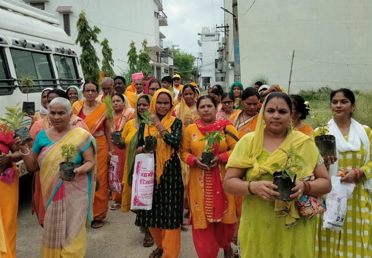 Gayatri Sadhaks take out Vriksha Ganga Rally in Najibabad