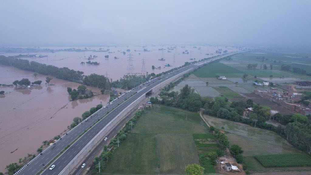 More than 50 dhanis of Fatehabad drowned, the highway saved the city
