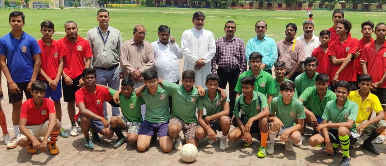 Shastri House became the winner by defeating Tagore House by 2.1.