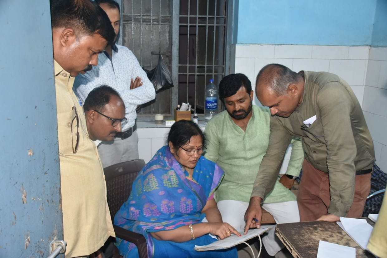 In the inspection of the Minister of State, lock was found at the residence of three doctors including superintendent, expressed displeasure