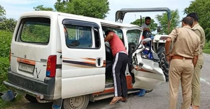 Seven people including an innocent rider injured in a collision with a truck