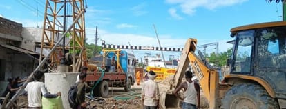 People were disturbed in reaching the railway station due to the closure of the crossing