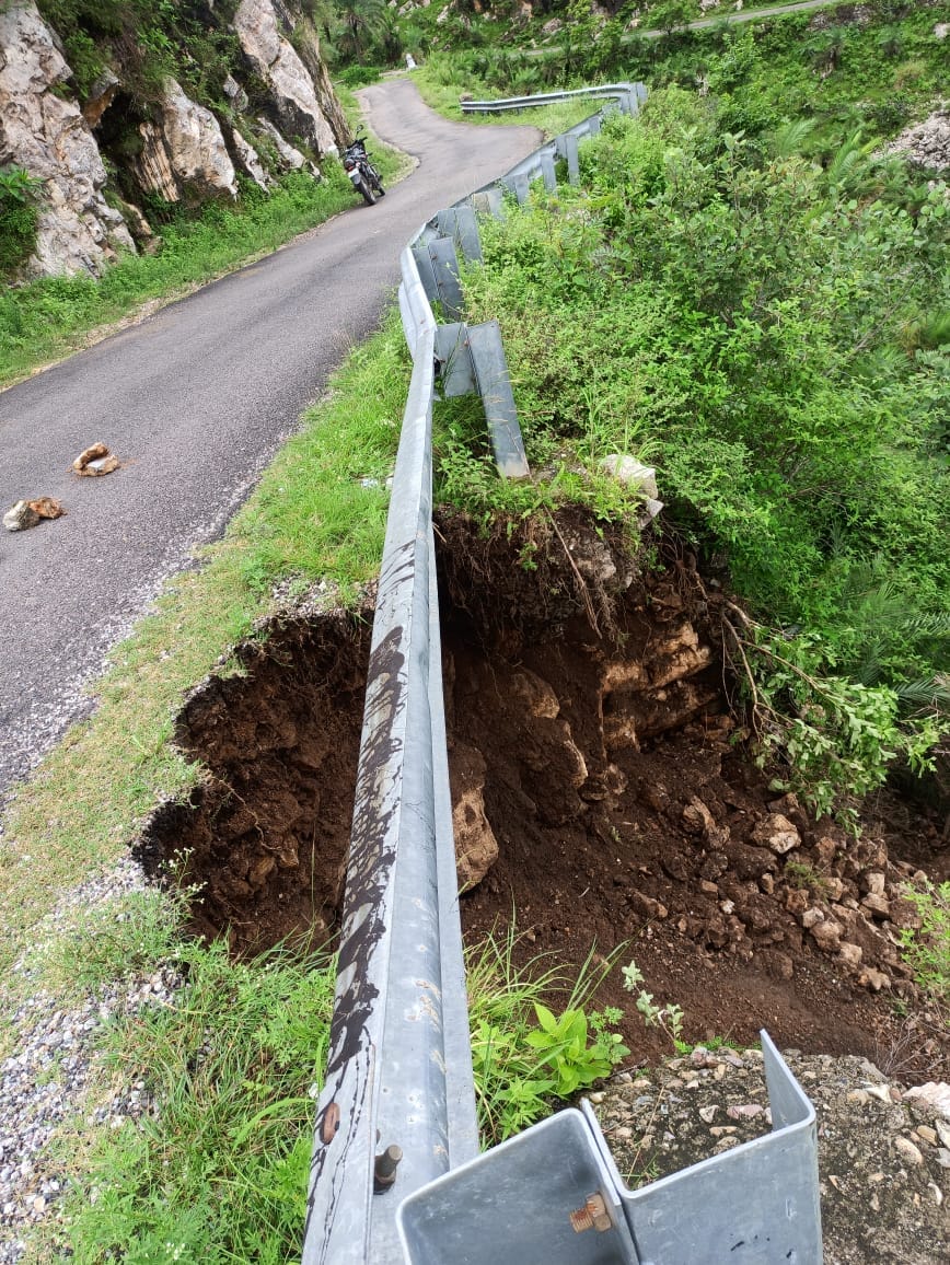Landslide threatens to completely block Bandla road