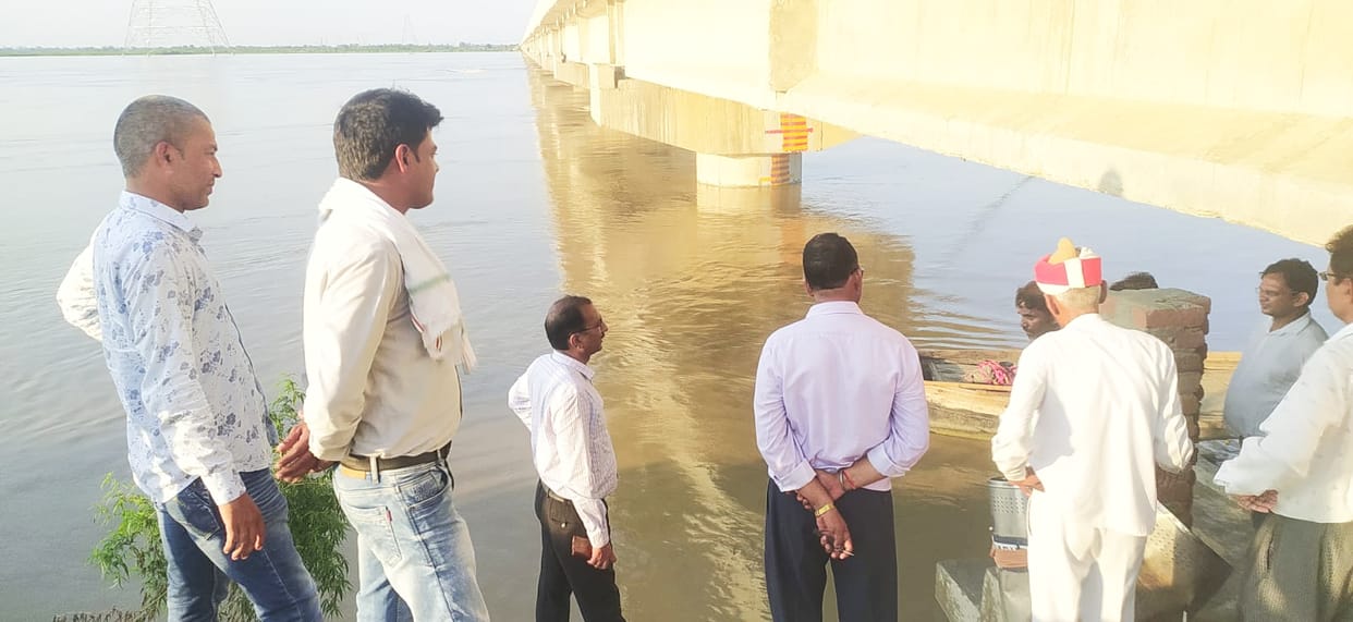 Flood threat looms in Ganga, water level decreases in Yamuna