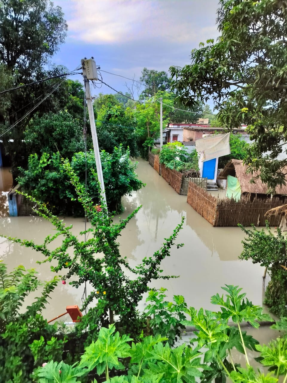 Sharda river water entered 25 houses of Chandia Hazara