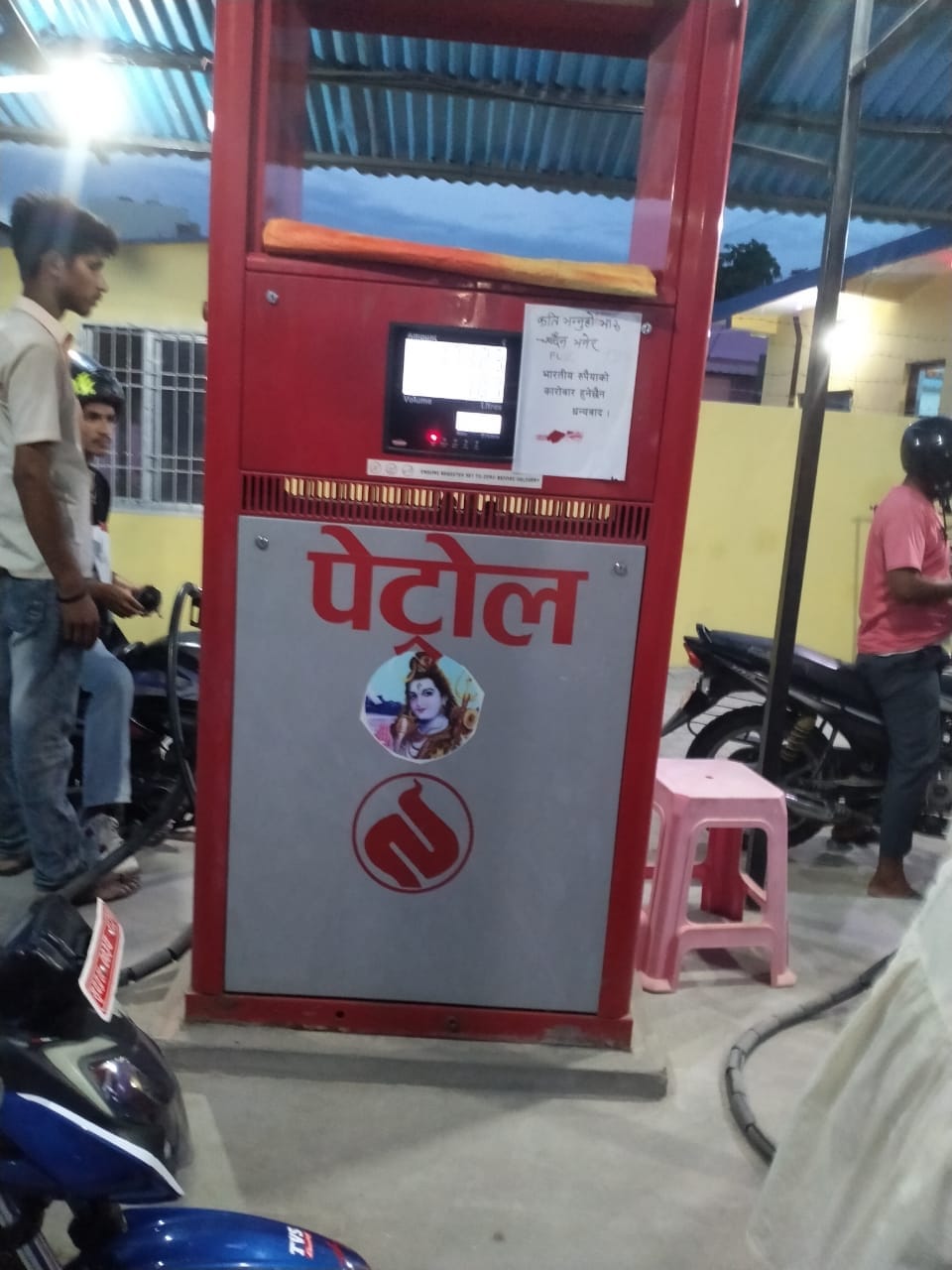 Indian notes not running in Nepal, traders and tourists upset