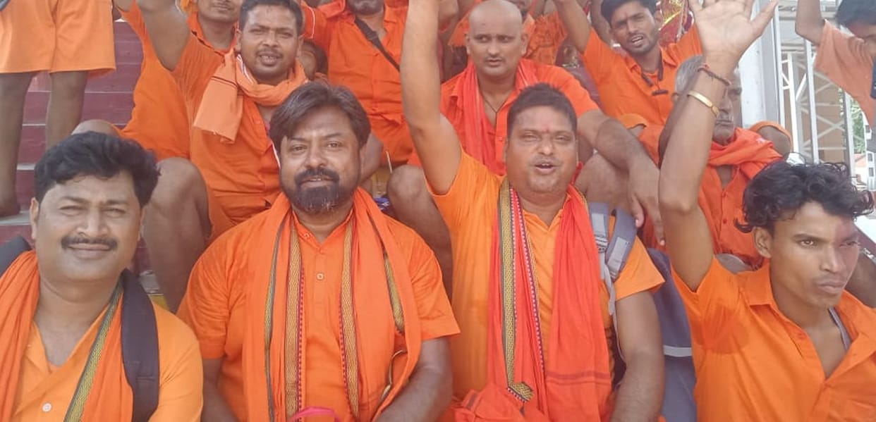 Kanwariyas left for Baba Baijnath Dham