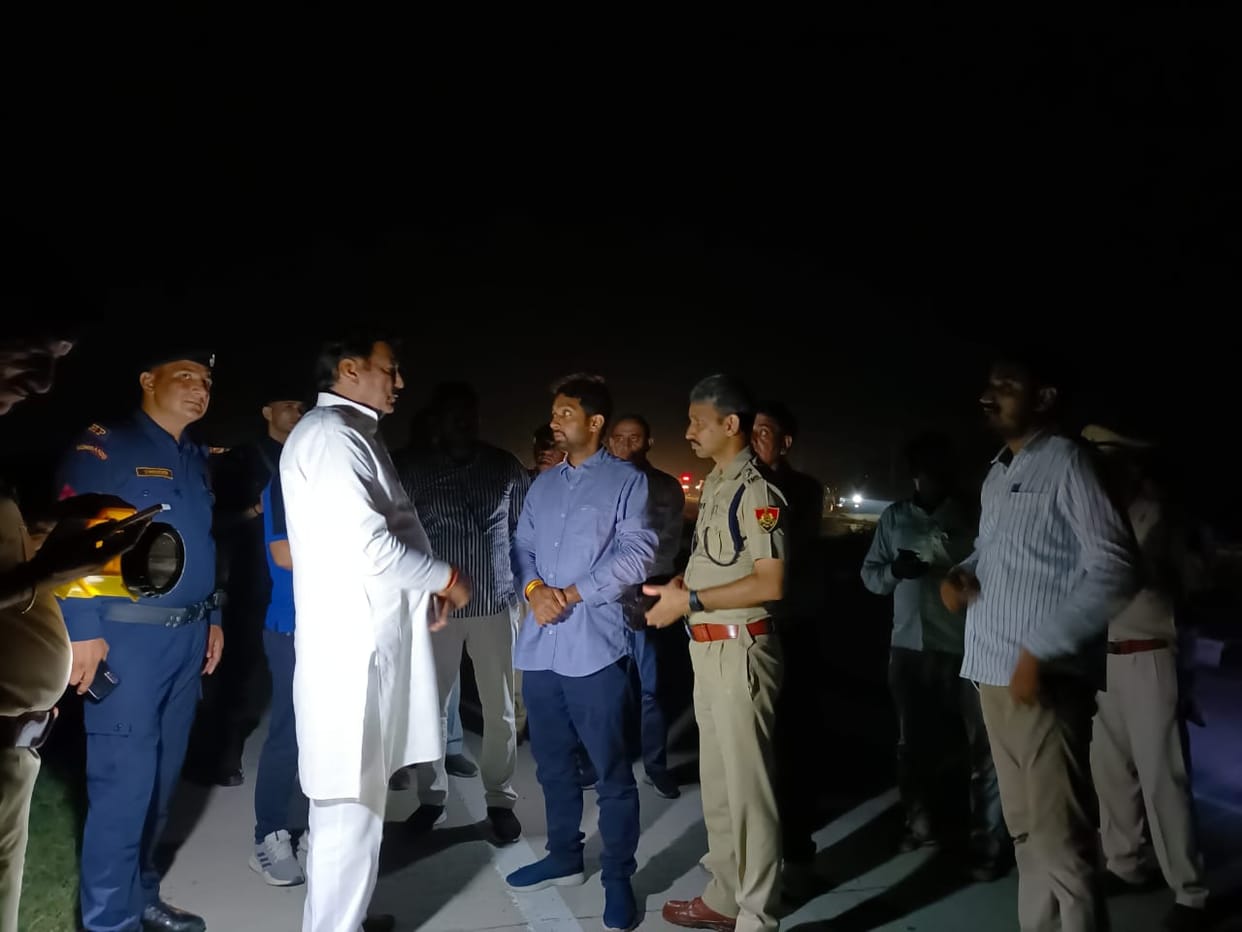 Electricity Minister reviewed the preparations for flood rescue late night