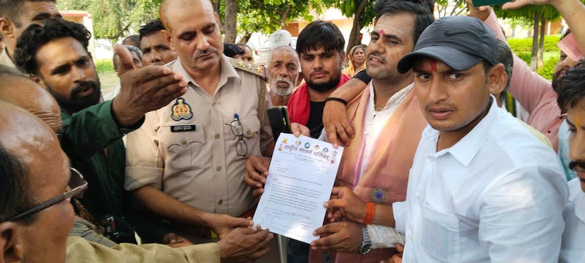 Khair Kotwali picketing and protesting