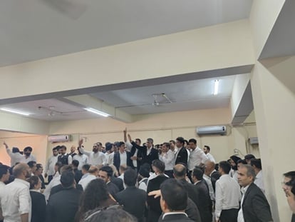 जम्मू: पदाधिकारियों का यूटर्न... रैका में उच्च न्यायालय शिफ्ट करने के खिलाफ जनरल हाउस में प्रस्ताव पास Resolution passed in General House of bar association against shifting of High Court to Raika forest jammu