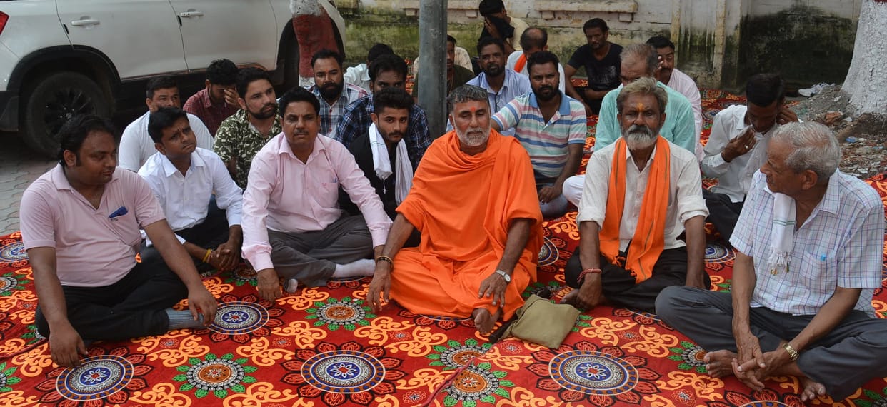 Yashveer Maharaj sitting on hunger strike in Collectorate