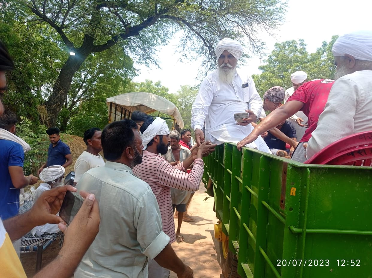 Social organizations put halwa, sweet rice, tea, sugarcane juice langar for the people
